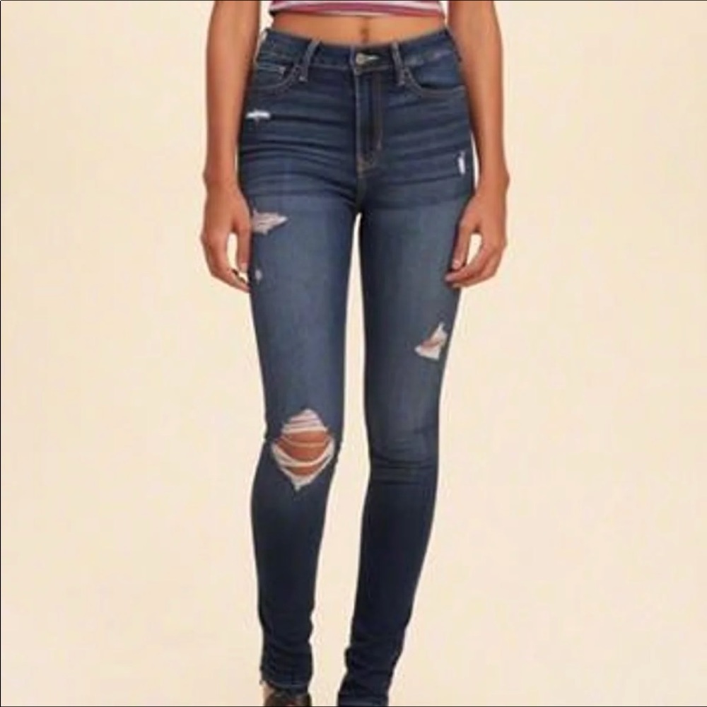 $9 🅿️🅿️ Hollister High Waisted Jeans Size 0